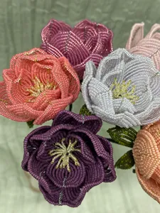 Set de Regalo Corporativo para el Día de la Madre, Ramo de Orquídeas, Lotos, Tulipanes y Lirios Hecho a Mano con Cuentas Francesas, Diseño Único y Estético, Flores Artificiales para Graduación, Halloween - Product Image 2