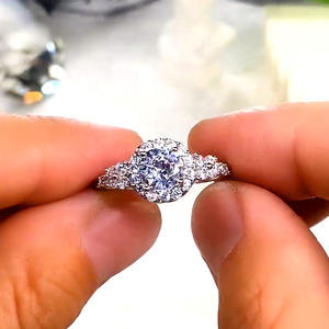 Anello di Diamanti F803 in Oro Bianco, Taglio Brillante Rotondo, Diamante Naturale, Gioiello da Donna per Fidanzamento, Colore D - Product Image 4