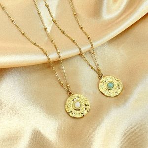 Collier ras du cou minimaliste avec pendentif croix multicouche en perles pour homme et femme, finition fleur simple, style superposé - Product Image 2