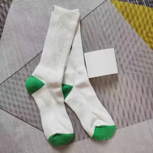 Produits de dropshipping 2026 : Chaussettes de créateur en coton de luxe de haute qualité, chaussettes classiques respirantes et confortables avec lettres - Product Image 4