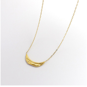 Collar con colgante de Luna chapado en oro de 18K de acero inoxidable de diseño de lujo - Product Image 5