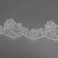 Dentelle en nylon et élasthanne romantique avec grandes festons floraux pour lingerie de mariée et vêtements de nuit