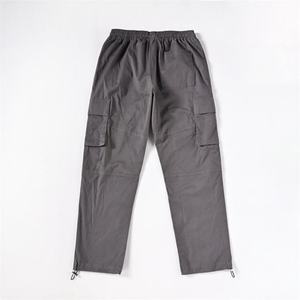 กางเกงขายส่งคุณภาพสูงทรงขากระดิ่งสำหรับผู้ชาย เป็นมิตรกับสิ่งแวดล้อม ระบายอากาศได้ดี มีเชือกผูก ปรับขนาดได้ มีกระเป๋าหลายช่อง ทันสมัย - Product Image 1