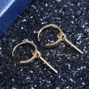 Boucles d'oreilles minimalistes pour femmes, bijoux de mode polyvalents inspirés des défilés modernes - Product Image 4
