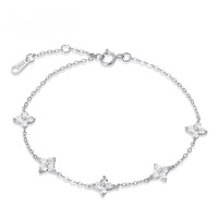 Zierliches S925 Silber Vierblättriges Blumen-Zirkon-Armband 925 Sterling Silber Zirkon Blumencluster Kettenarmband