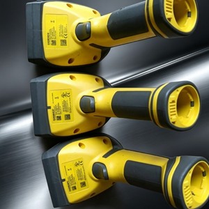 Lecteur de codes-barres industriel sans fil Cognex DM8600, scanner CMOS portable pour usage en usine - Product Image 1