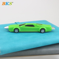 Stylo bille publicitaire en plastique, modèle mini-voiture, design enfantin, personnalisable avec logo, vente en gros
