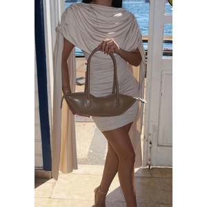 Bolso de Hombro Ariosa Santa para Mujer, Diseño Elegante Inspirado en la Carretera - Product Image 2