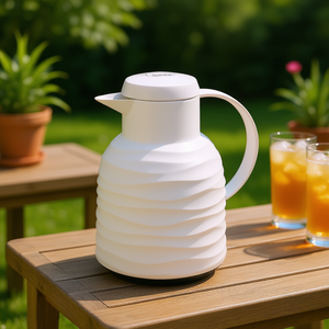 Jarra Aislada Samba Wave, Paquete de 2, Blanca con Tapa para Bebidas Frías - Product Image 3