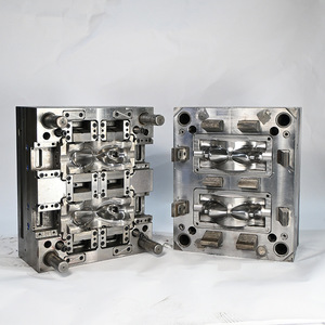 Moule d'injection multi-cavités pour le moulage de plastiques médicaux semi-fixés avec traitement CNC EDM - Product Image 4