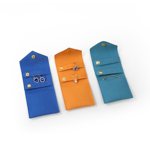 Bolsa de Joyería Portátil de Microfibra con Logotipo Personalizado, Mini Bolsa de Almacenamiento para Aretes y Collares de Viaje - Product Image 3