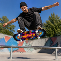 Planche de skateboard complète en bois d'érable 7 plis OEM personnalisée 80 cm Double Kick avec graphisme Graffiti Pompier