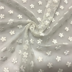 <span class=keywords><strong>Tela</strong></span> de Malla de Poliéster con Bordado de Margaritas y Rosas Blancas <span class=keywords><strong>para</strong></span> Vestidos de Niñas, Trajes de Baño y Bodas - Product Image 6