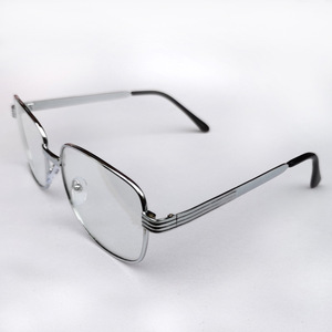 Lunettes de soleil pour hommes à monture intégrale avec verres en verre, anti-reflets, résistantes aux rayures, monture en métal, style conventionnel - Product Image 3
