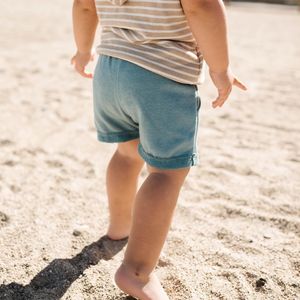 Shorts de surf décontractés pour garçons, en molleton bouclette, avec cordon de serrage, longueur mi-cuisse, pour bébés et jeunes enfants, idéal pour l'été et la plage. - Product Image 3