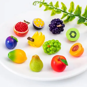 Yeni gerçekçi meyve sebze simülasyon Litchi çilek biber Mini el sanatları süsler yapay reçine el sanatları dekorasyon