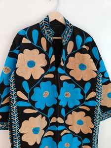 Chaqueta Suzani Bordada a Mano, Abrigo Largo Floral Rojo y Blanco, Estilo Boho Chic, Prenda Artesanal, Chaqueta de Estilo Festivo - Product Image 6