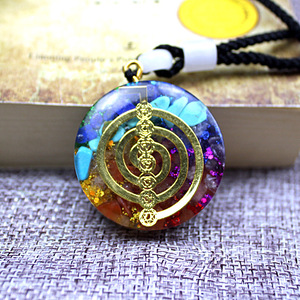 Collier pendentif en résine cristalline, géométrique, avec serti rond, pour usage quotidien, unisexe, fabriqué à Lianyungang - Product Image 2