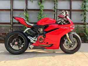 <span class=keywords><strong>Ducati</strong></span> <span class=keywords><strong>1299S</strong></span> Panigale - Moto Deportiva Hiperdeportiva V-Twin de 1285cc para Pista y Calle - Product Image 2