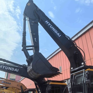 Excavatrice d'occasion jaune avec chenilles noires, équipement de construction - Product Image 5