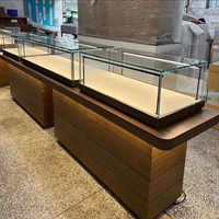 Vitrine de présentation de vêtements de luxe personnalisée moderne