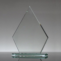 Vente en gros de trophées en cristal vierge sculptés au laser avec technique d'impression UV