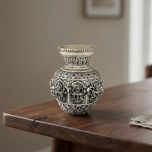 Kalash Ashtalakshmi à col haut sculpté avec des idoles de Lakshmi de très haute qualité - Product Image 2