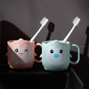 Taza para hacer gárgaras con dibujos animados para niños, con forma de manzana, resistente a caídas, para niños de 2 a 4 años - Product Image 4