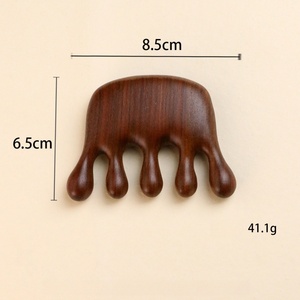 Pettine per Massaggio del Cuoio Capelluto in Legno di Sandalo Fatto a Mano con Logo Personalizzato, Strumenti per Massaggio Capelli Gua Sha, Pettine Naturale in Legno - Product Image 3