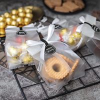 Sacs à collation transparents en papier verre avec autocollants, parfaits pour l'emballage du pain, des biscuits et des gâteaux.