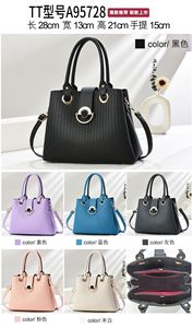 กระเป๋าถือผู้หญิงสำหรับเดินทางรุ่นใหม่ล่าสุดสำหรับฤดูร้อน ดีไซน์เรียบง่ายแต่ดูมีสไตล์ ทำจากหนัง PU นุ่ม กระเป๋าสะพายไหล่แฟชั่นทันสมัย - Product Image 4