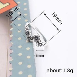 Anello di Moda con Fiori di Ciliegio, Design Floreale Minimalista ed Elegante, Gioiello da Indossare Quotidianamente per Donne - Product Image 5