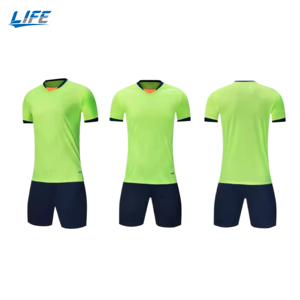Kit de football personnalisable avec logo, numéro et nom, design gratuit |   Maillot de joueur version club d'été à manches courtes Série Deutsche Bank Park Espagne - Product Image 1