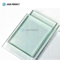 Stock abondant disponible – Verre flotté trempé extra clair à épaisseur standard pour balustrades de balcon, salles de bain et escaliers modernes