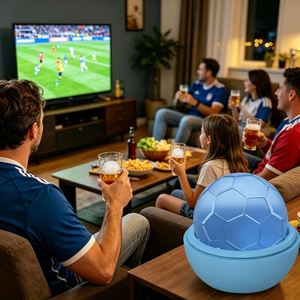 Moule à glaçons en silicone 3D en forme de ballon de football avec logo personnalisé, pour cocktails glacés, bourbon, brandy, whisky - Product Image 4