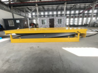 Table élévatrice à ciseaux automatique 0,1-50 tonnes avec hauteur de levage et dimensions de plateforme sur mesure pour installation fixe en usine