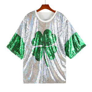 Tunique à sequins trèfle personnalisée avec logo, haut vert à sequins trèfle pour la Saint-Patrick, robe t-shirt à sequins trèfle à manches raglan - Product Image 1