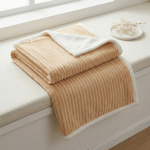 Manta de Franela Jacquard Acanalada 3D Blanca Clásica para Hotel, Segura para Blanqueador, de Poliéster, para un Aspecto Impecable - Product Image 1