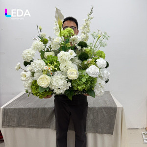 Centro de Mesa Floral Artificial LEDA Blanco y Verde, Arreglo Floral de Hortensias y Lirios Calla para Decoración de Eventos y Bodas - Product Image 3