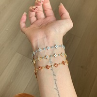 Gelang Berlian Berkilau Bintang Viral Berbentuk Semanggi Empat Daun; Gelang Mewah Minimalis yang Chic