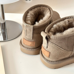 Bottes d'hiver confortables pour femmes à semelle plate, bottes de qualité avec doublure en laine de mouton et semelle extérieure en cuir naturel épais - Product Image 4