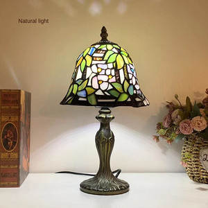 Pequeña lámpara <span class=keywords><strong>Tiffany</strong></span> Vidrieras Lámparas de mesa de estilo único Luces de escritorio de acento de lujo alto