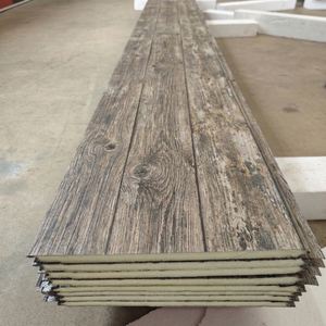 Panneau sandwich en métal PU à succès, revêtement métallique en noyer, panneau isolé pour la décoration extérieure et intérieure des bâtiments et maisons - Product Image 1