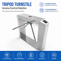 Barrière piétonne à trois bras avec contrôle d'accès par cartes RFID pour centres de fitness, portique tournant anti-pincement avec protection IP65