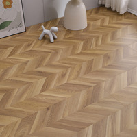 Parquet en bois massif à trois couches motif arêtes de poisson, parquet moderne, revêtement de sol imperméable à la cire d'abeille, lancement d'un nouveau produit en Chine