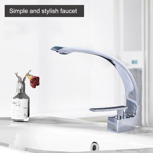 Robinet de lavabo à trou unique Crescent Bay, avec noyau de valve en céramique, robinet mélangeur d'eau chaude et froide à montage sur comptoir - Product Image 3