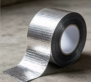 Bande d'étanchéité bitumineuse autocollante SBS avec feuille supérieure en aluminium pour tôles métalliques d'usines industrielles et toitures ondulées - Product Image 2