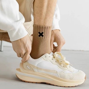 Se pueden personalizar <span class=keywords><strong>calcetines</strong></span> de algodón de otoño e invierno en el tubo transpirable absorbente de sudor cómodo dibujar deportes Existencias para hombres - Product Image 5