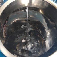 Ligne de production de parfum 100L avec disperser pneumatique SUS316L, machine mobile de mélange d'alcool pour produits chimiques et liquides parfumés