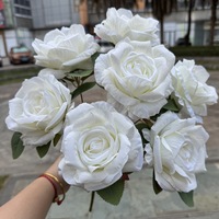 Handgefertigter 7-köpfiger Künstlicher Seidenrosenstrauß für Hochzeit, Heimdekoration, Abschlussfeier, Weihnachten und Feiertage